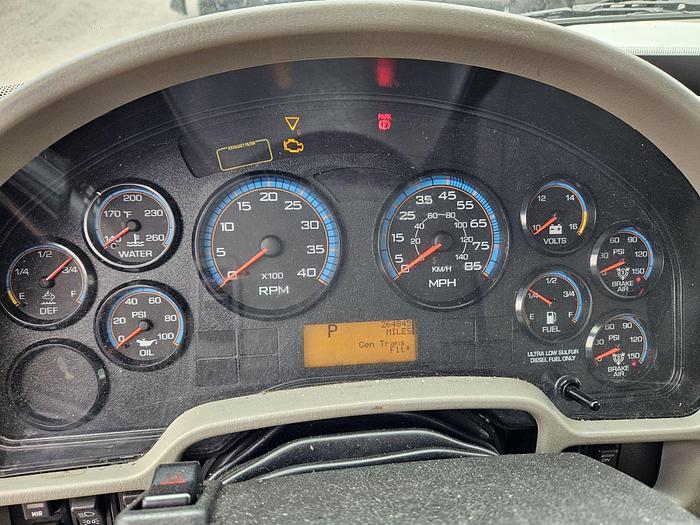 Used 2019 26' International Box Truck w/ Liftgate