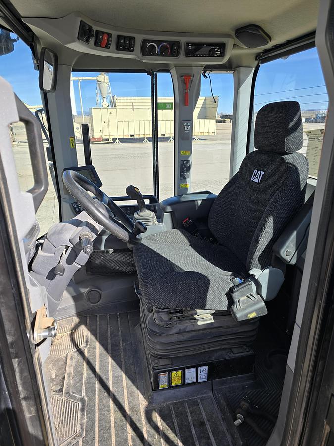 Used 2018 Cat 926M Wheel Loader w/ 1400 hrs