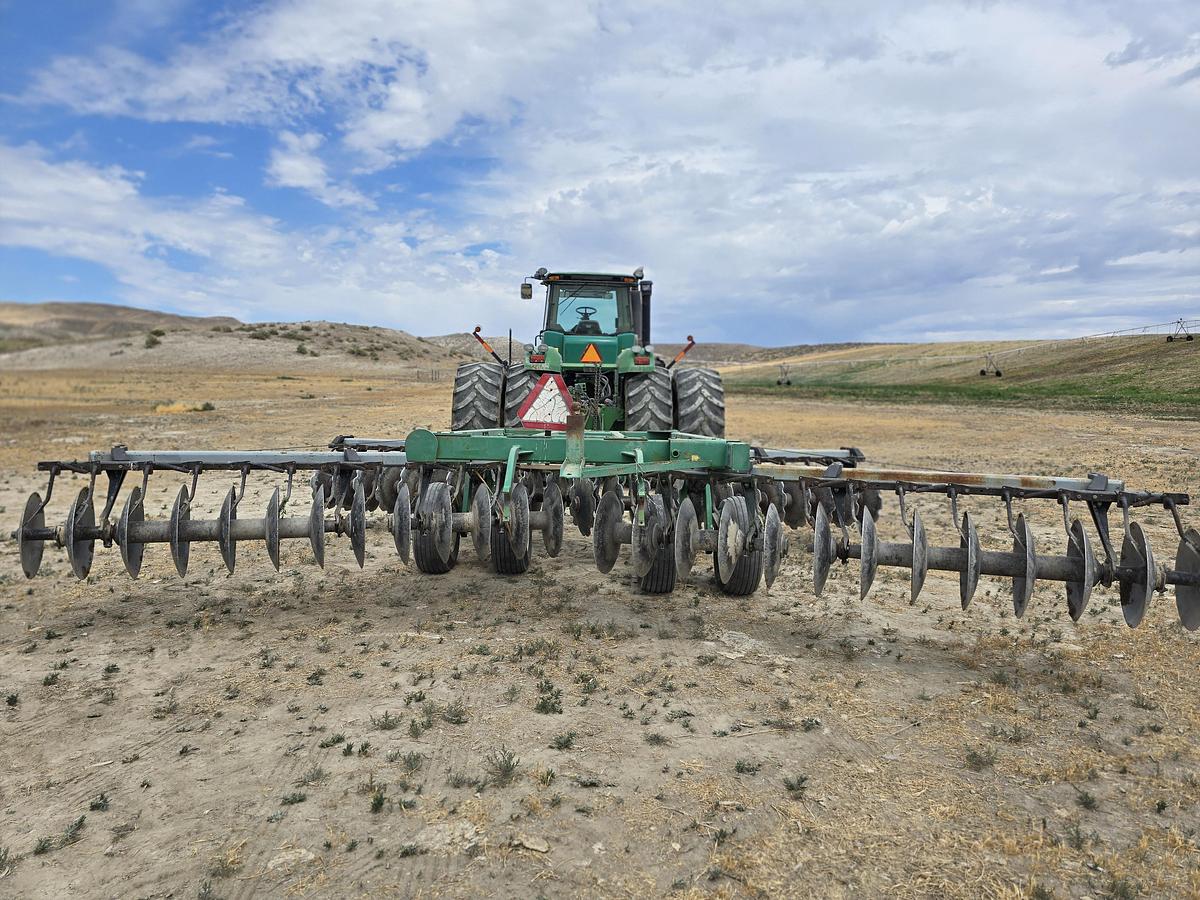 Used 21' John Deere 335 Tandem Disk