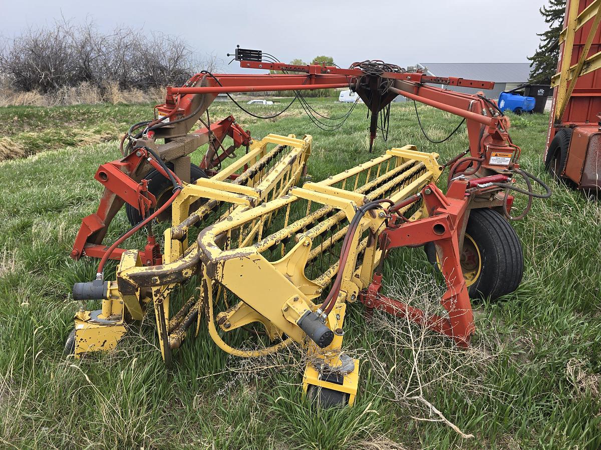 Used New Holland 216 Rake