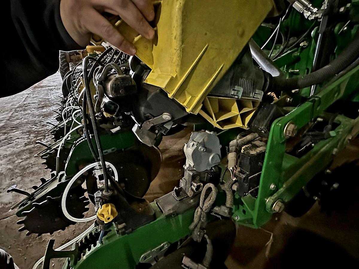 Used 24R30 John Deere 1770NT High Speed Precision Planter