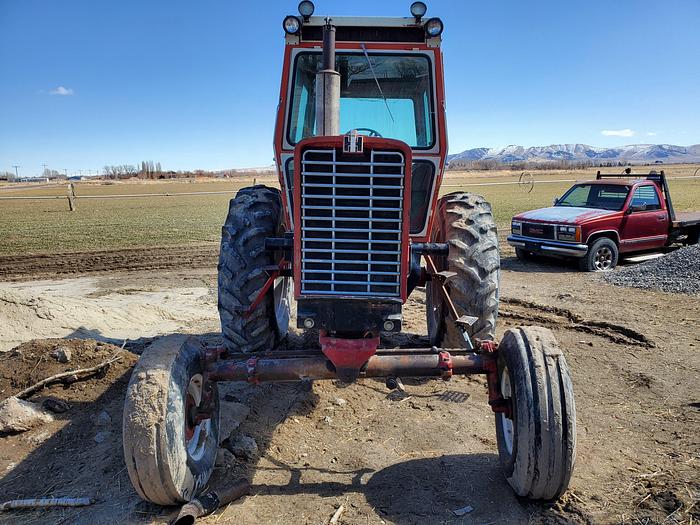 Used International 856 Tractor w/ Loader