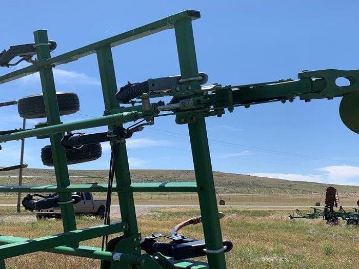 Used 2003 John Deere 2400 3-Section Chisel Plow 31'