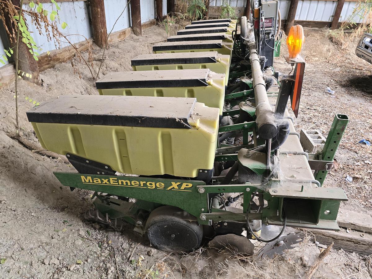 Used John Deere MaxEmerge XP 1700 Precision Planter - 8R30