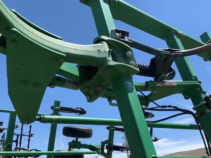 Used 2003 John Deere 2400 3-Section Chisel Plow 31'