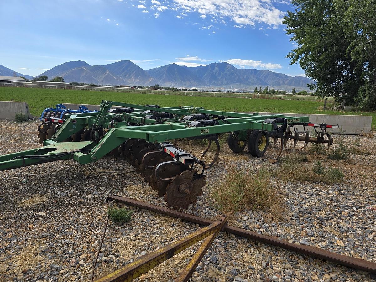 Used John Deere 510 Disk Ripper - 7 Shank