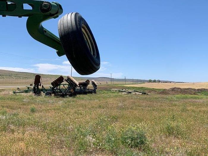 Used 2003 John Deere 2400 3-Section Chisel Plow 31'