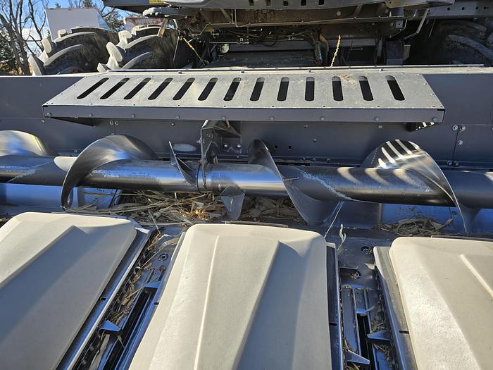 Used 2014 Gleaner 3000 12R30 Corn Header