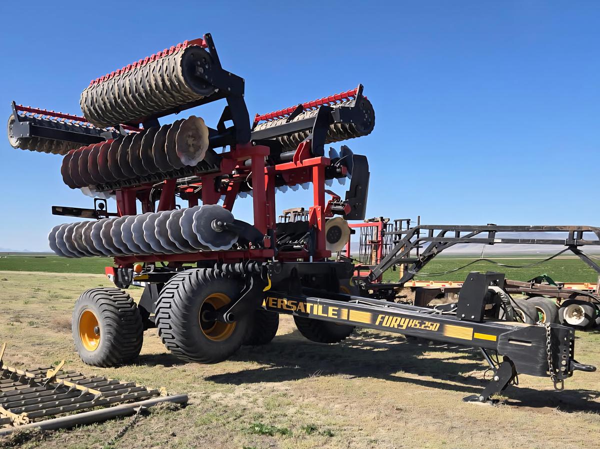 Used 2018 25' Versatile Fury HS250 High Speed Disk