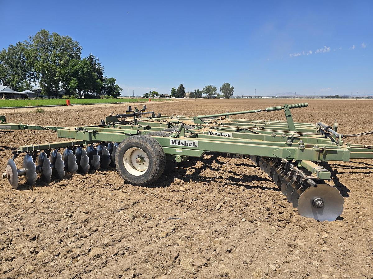 Used 28' Wishek 814NT Tandem Disk ** New Blades **