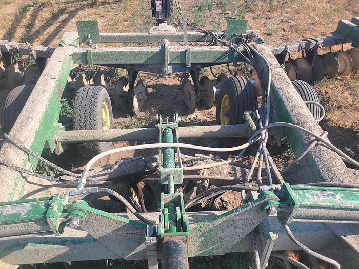 Used 24' John Deere 650 Tandem Disk