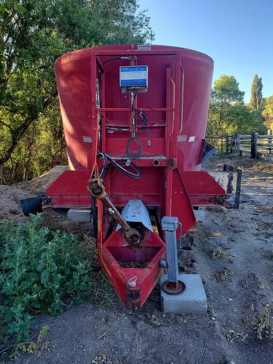 Used Jay-Lor 500 Vertical TMR Mixer