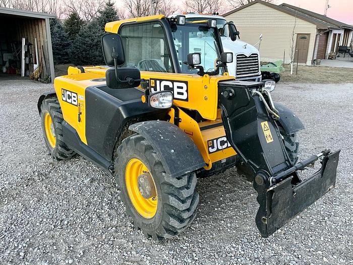 Used 2023 JCB 525-60 AGRI Telehandler w/ 60 hrs