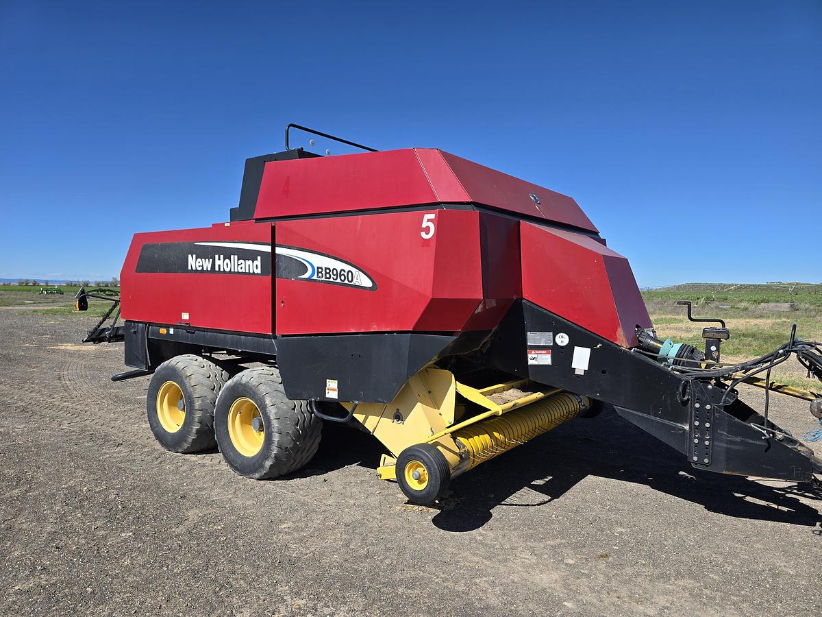 Used ** Going to Auction ** 2006 New Holland BB960A Baler - 3x4