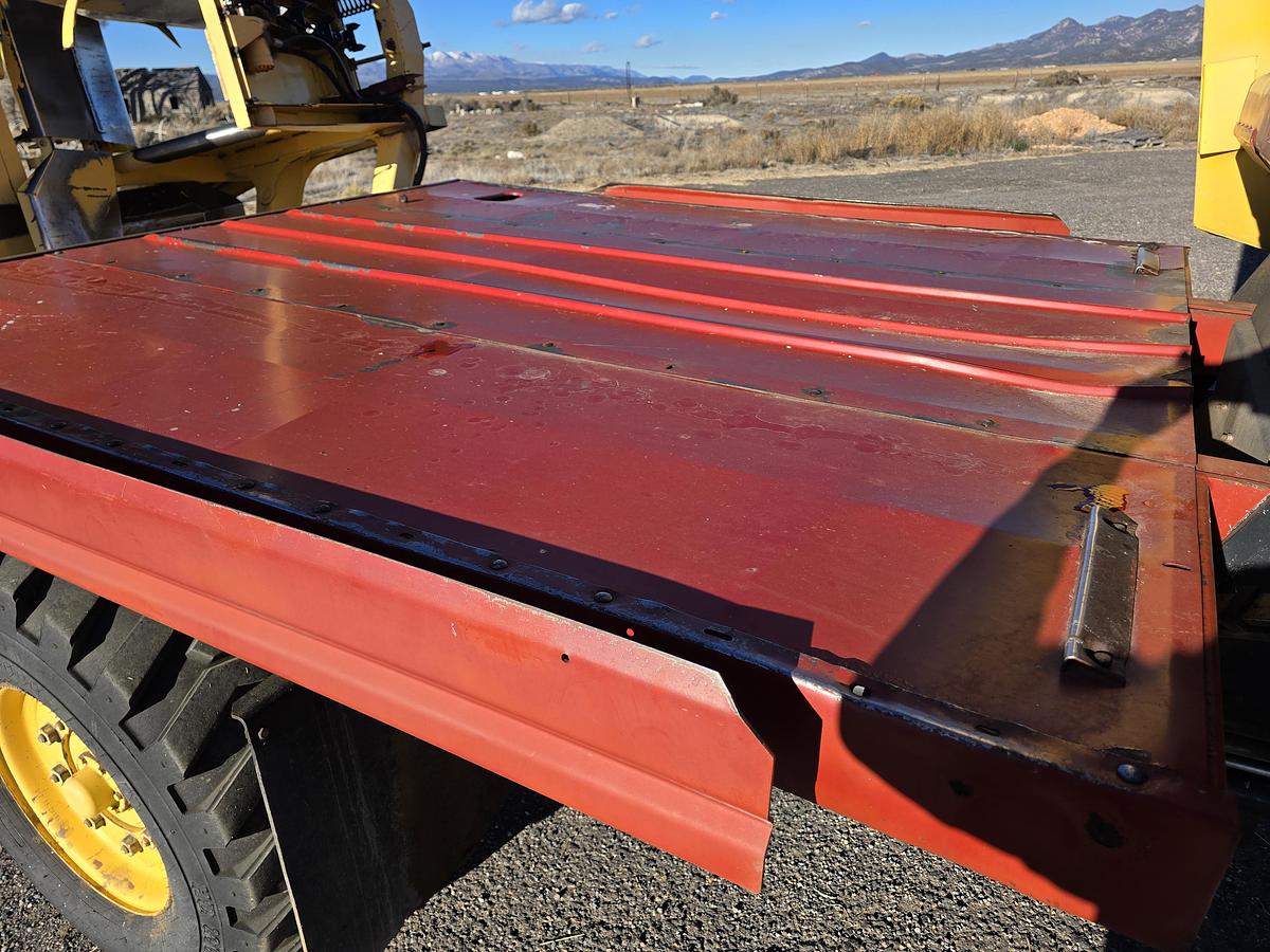 Used 2006 New Holland BW28 Balewagon