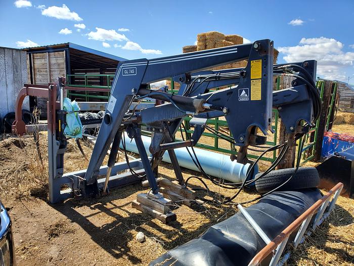 Used International 856 Tractor w/ Loader