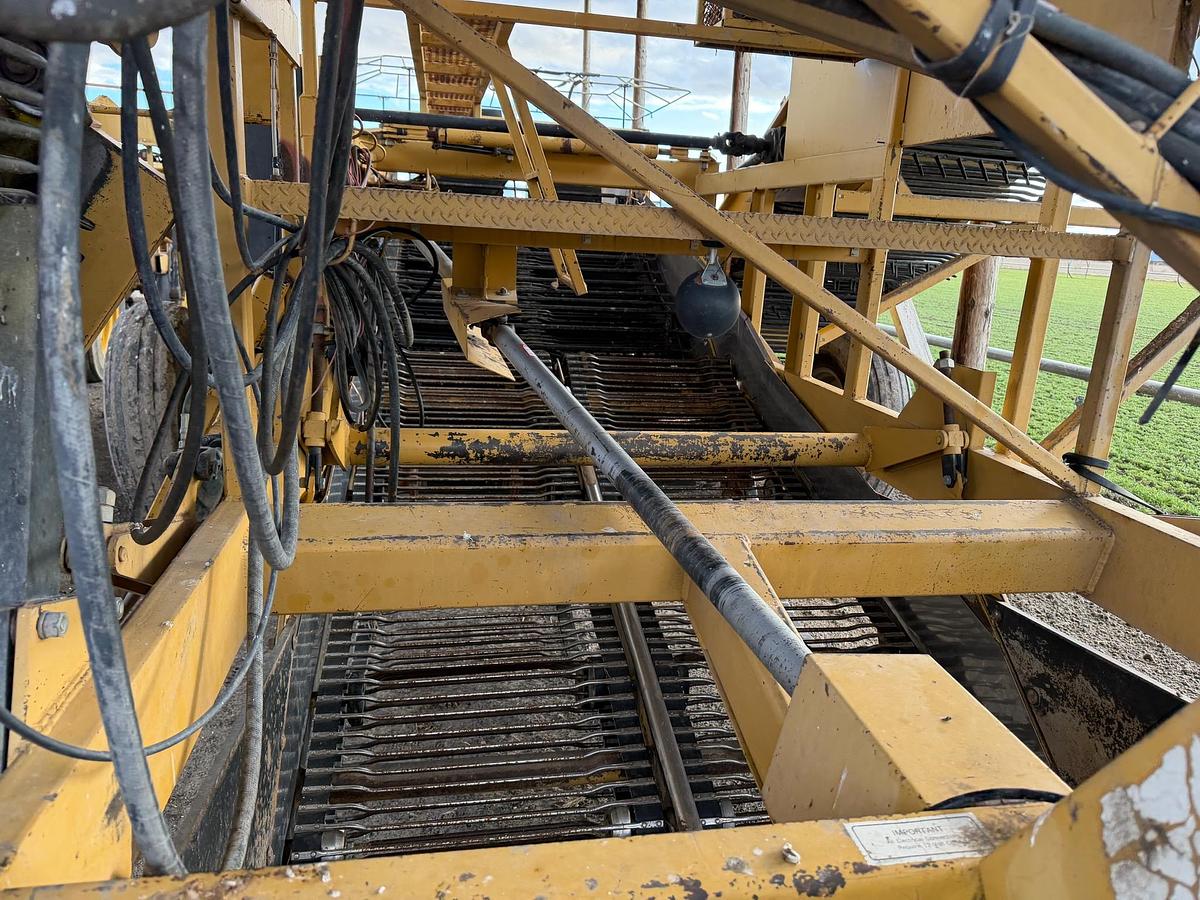 Used Double L 850 Potato Harvester - 2R36