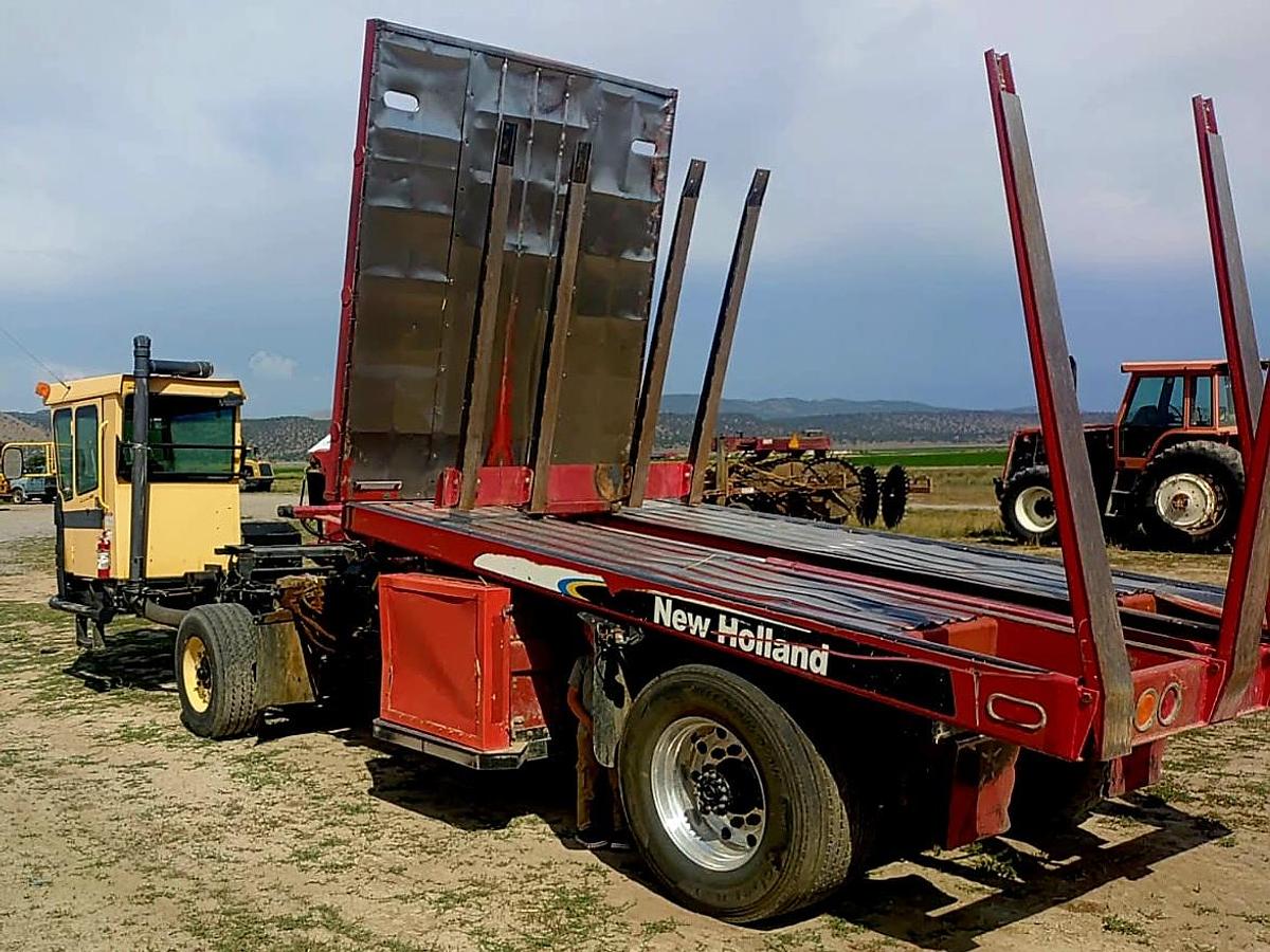Used New Holland BW28 Balewagon w/ Mil-Stak Big Bale Clamp