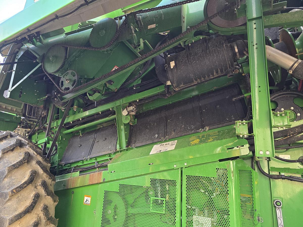 Used 2014 John Deere S670 Combine