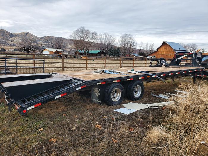 Used 2014 PJ 30' Gooseneck Equipment Trailer