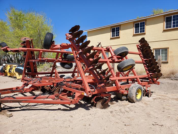 Used 33' Sunflower 1541 Tandem Disk