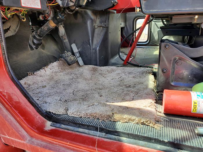 Used International Bale Retriever Truck for Big Square Bales