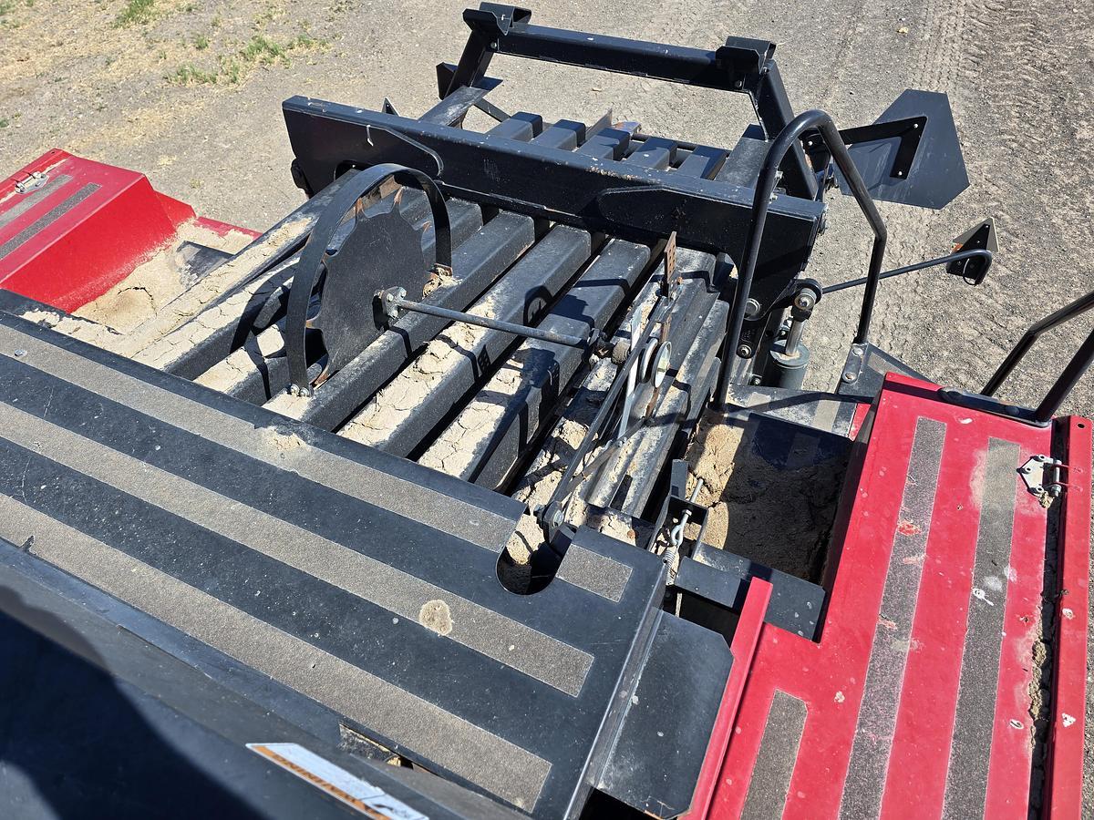 Used ** Going to Auction ** 2006 New Holland BB960A Baler - 3x4