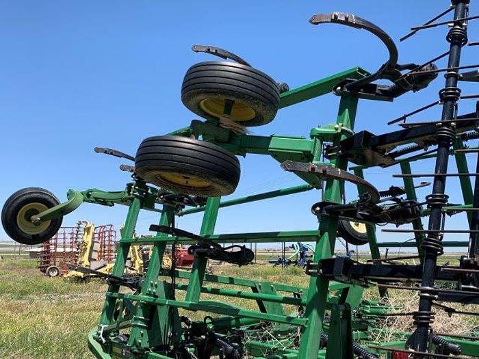 Used 2003 John Deere 2400 3-Section Chisel Plow 31'