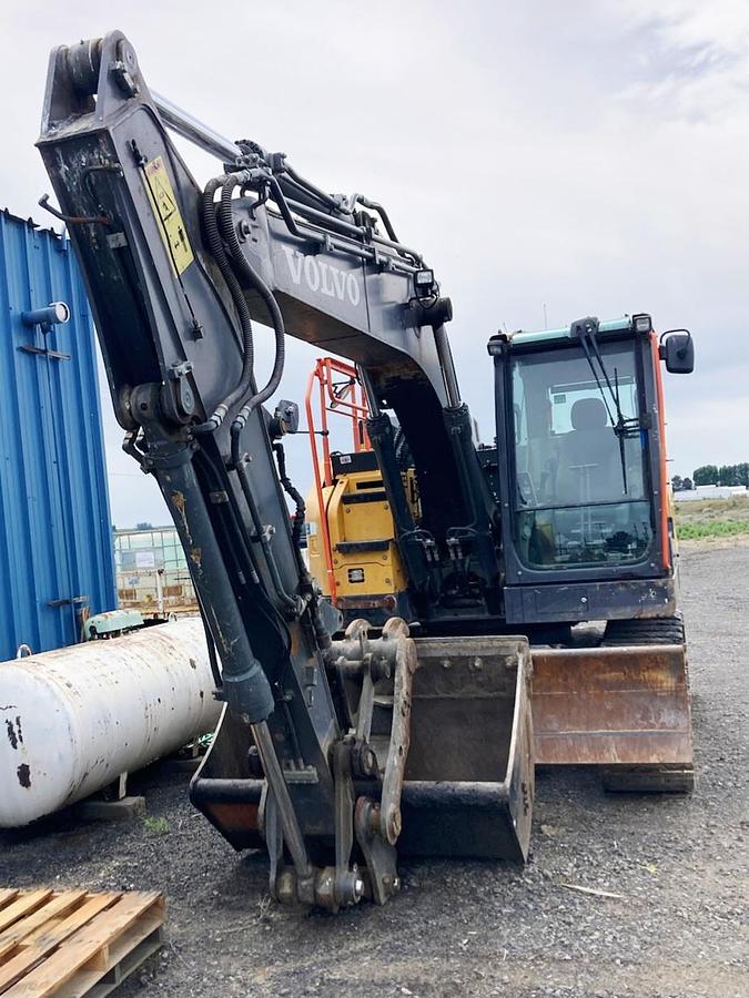 Used 2018 Volvo ECR145EL Excavator w/ Thumb + Push Blade - 3400 hrs