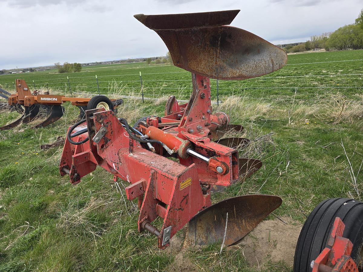Used Massey Ferguson 570 Plow - 4 Bottom