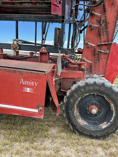 Used Amity SM986 Beet Digger - 6 Row