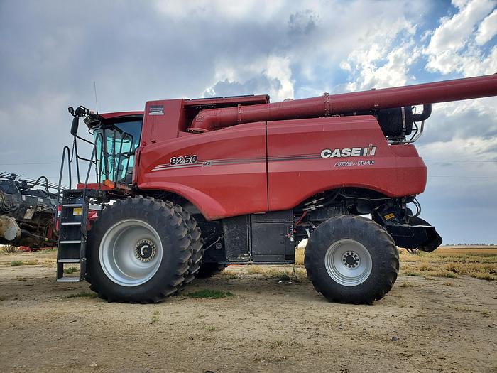 Used 2022 Case IH 8250 Combine w/ 152 eng hrs