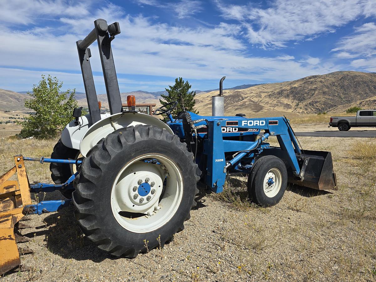 Used 1991 Ford 3930 Tractor w/ Loader w/ 4 Attachments ** 1100 original hrs **