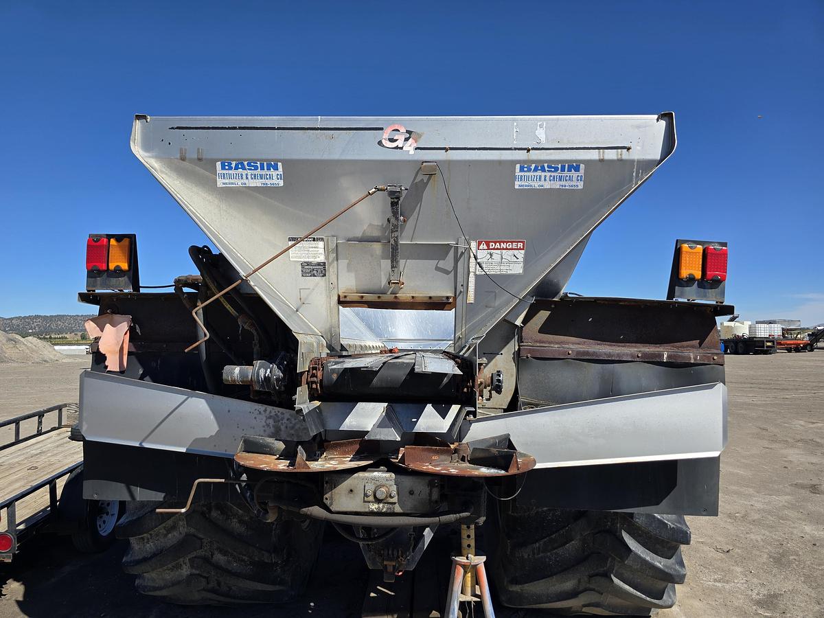 Used 14' New Leader L3020G4 Spreader Box