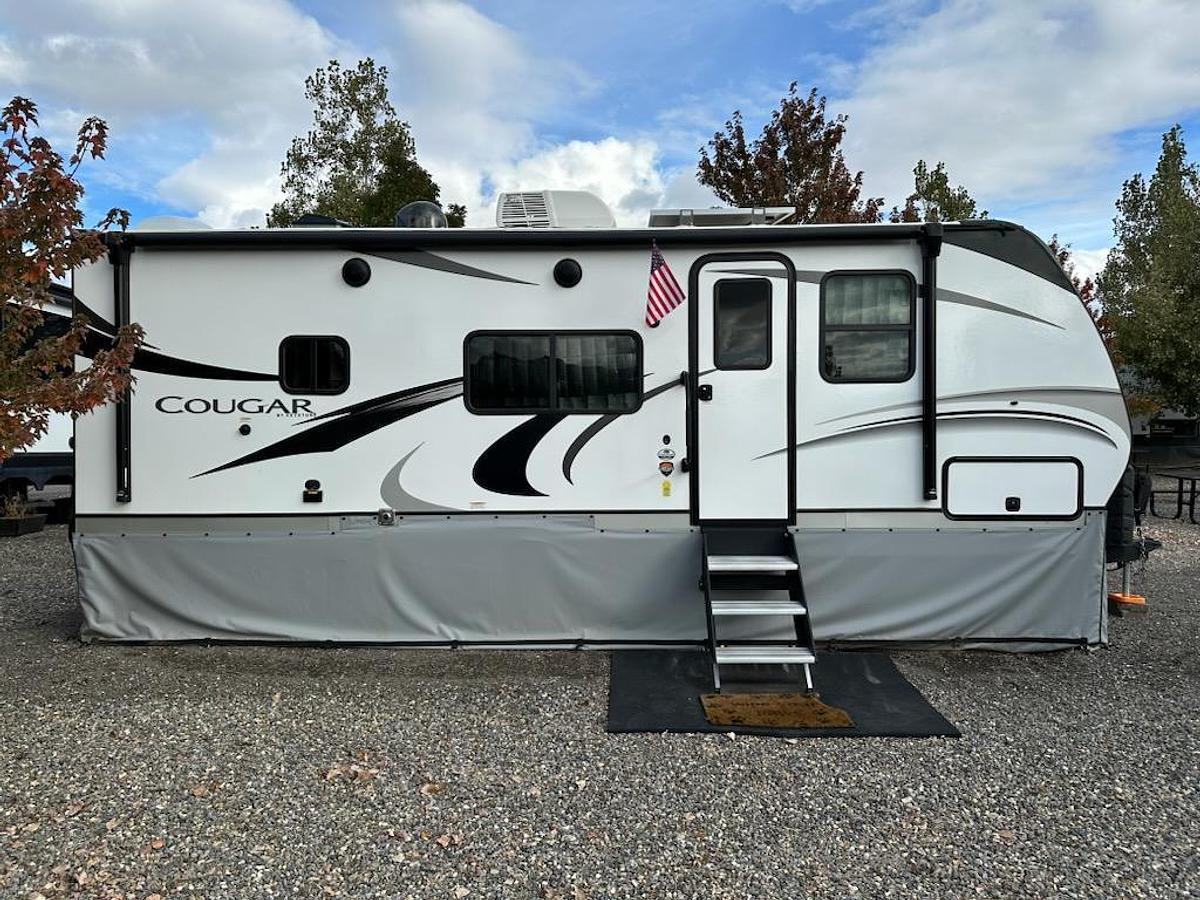 Used 2023 26' Keystone Cougar Travel Trailer