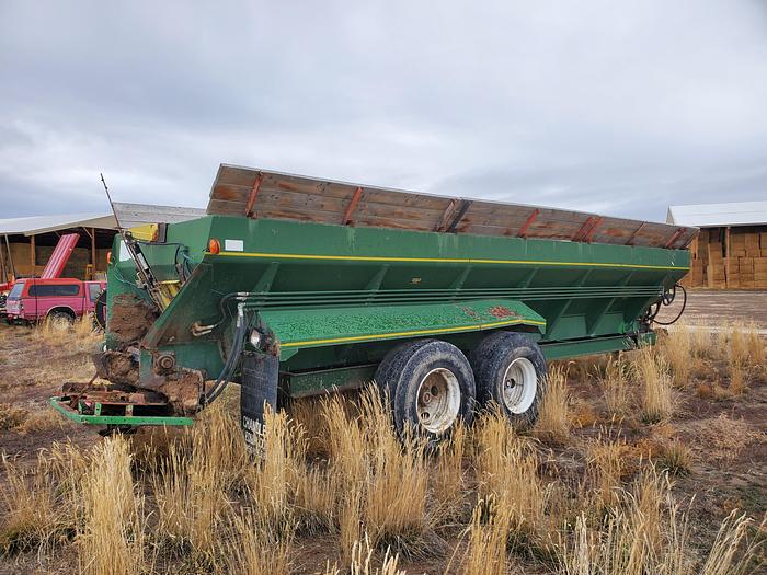 Used 2006 Chandler 26CLPT Compost Spreader
