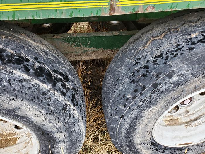 Used 2006 Chandler 26CLPT Compost Spreader