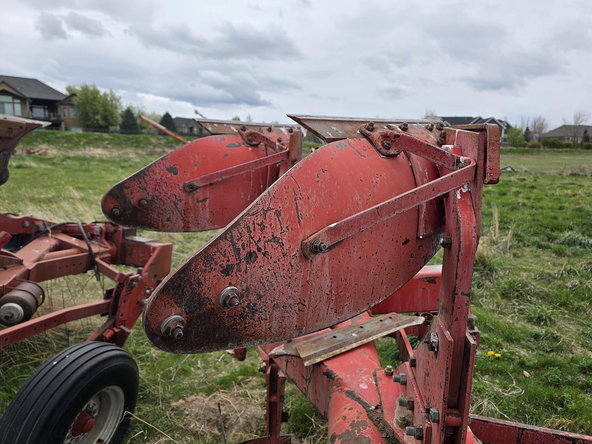 Used Massey Ferguson 570 Plow - 4 Bottom
