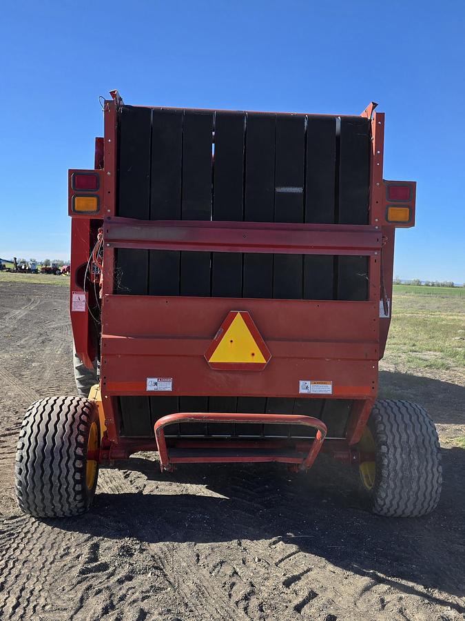 Used ** Going to Auction ** 2003 New Holland BR780 Round Baler