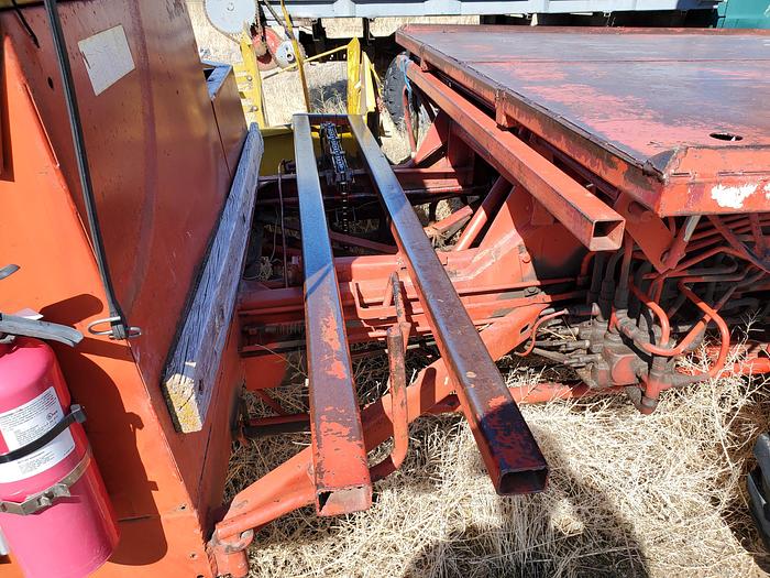 Used New Holland 1049 Balewagon