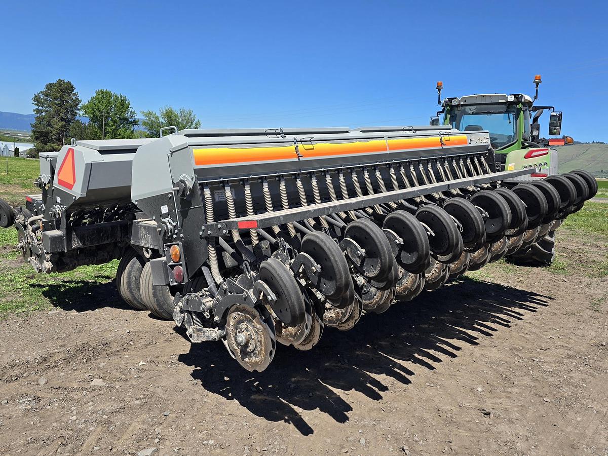 Used 2022 30' CrustBuster 4030 Grain Drill w/ Small Seed - 7.5" Spacing