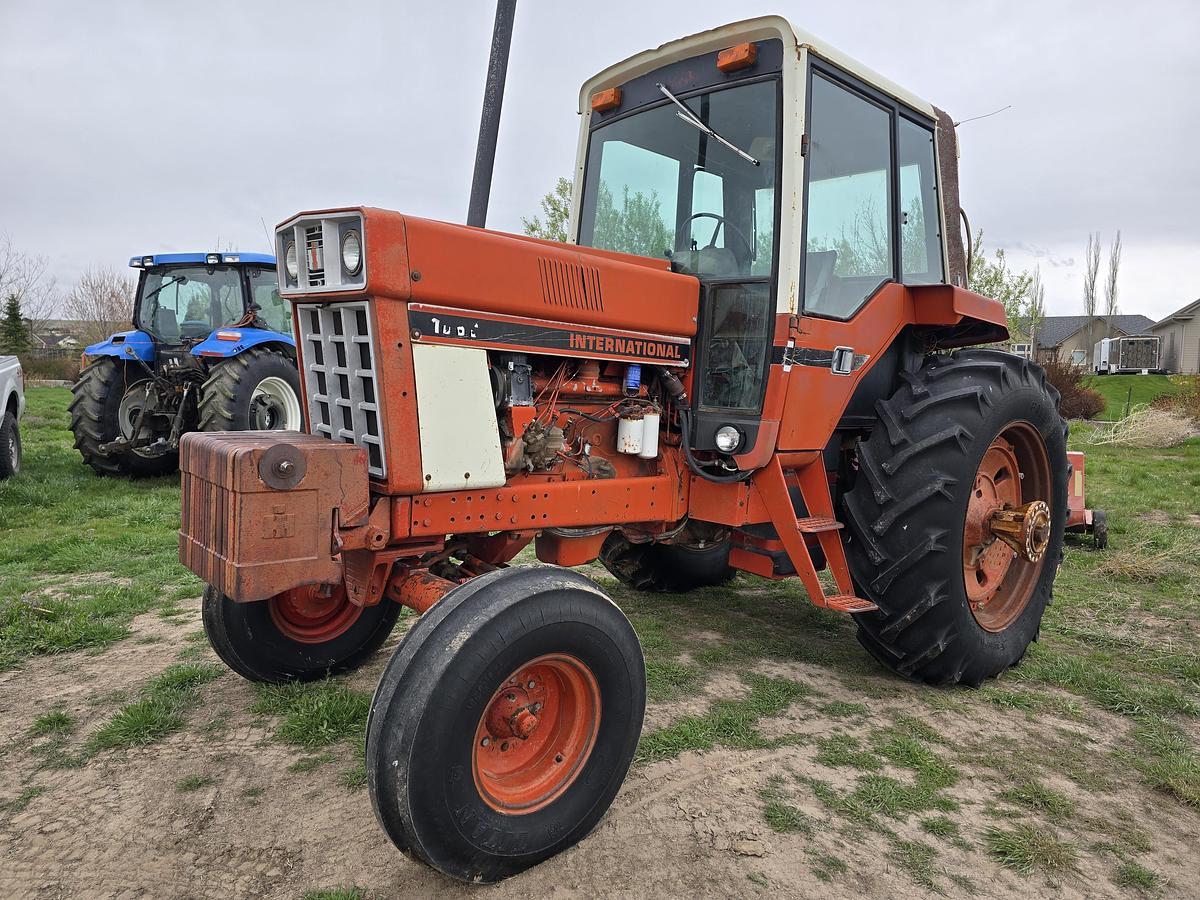 Used International 1086 Tractor
