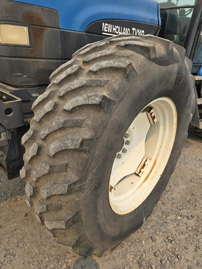 Used New Holland TV140 Bi-Directional Tractor w/ 3200 hrs