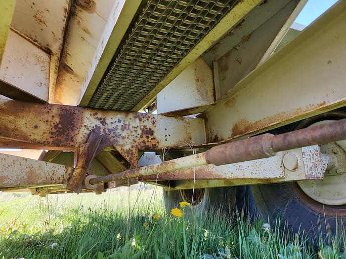 Used Fertilizer Spinner Spreader Cart