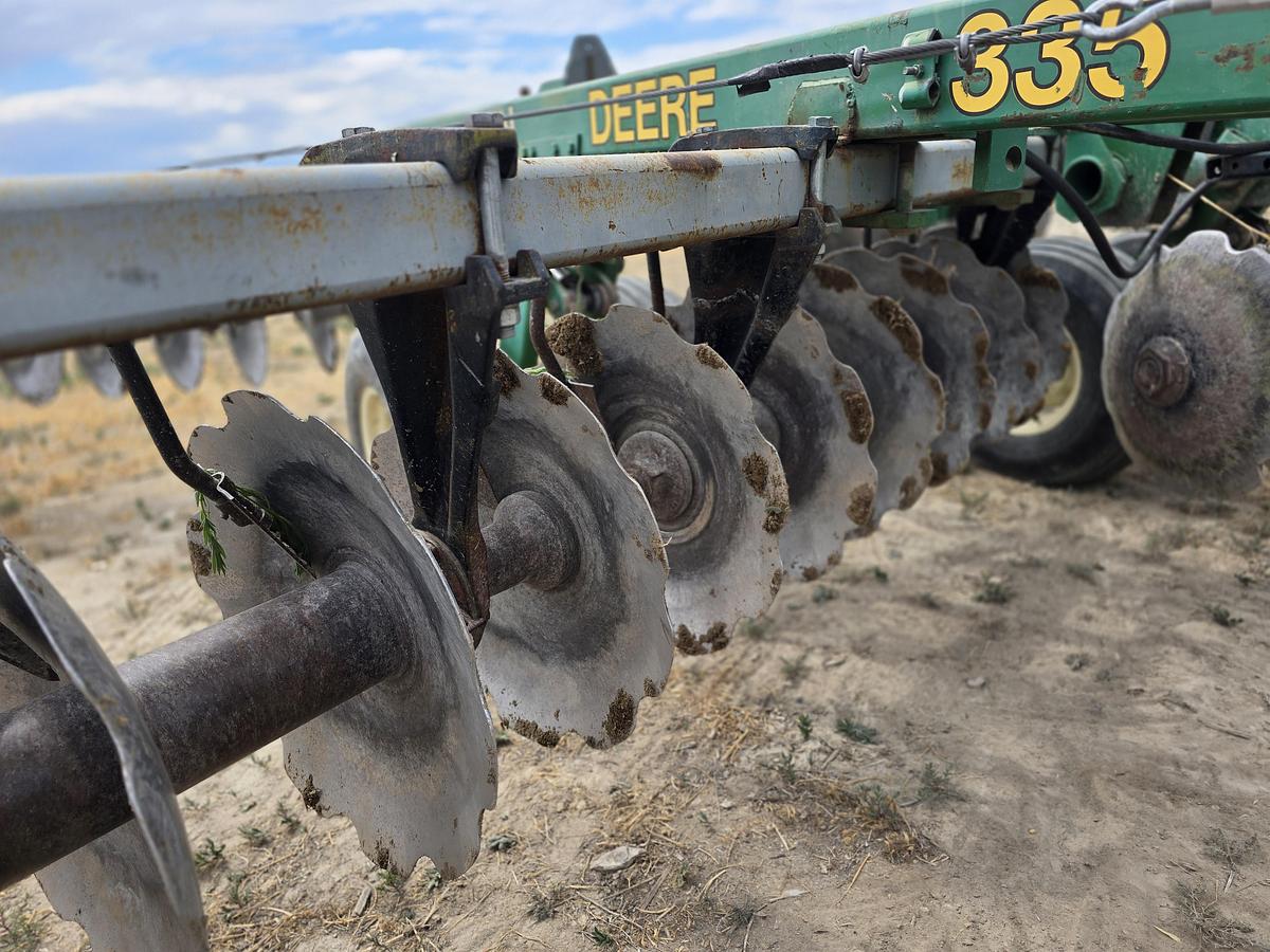 Used 21' John Deere 335 Tandem Disk
