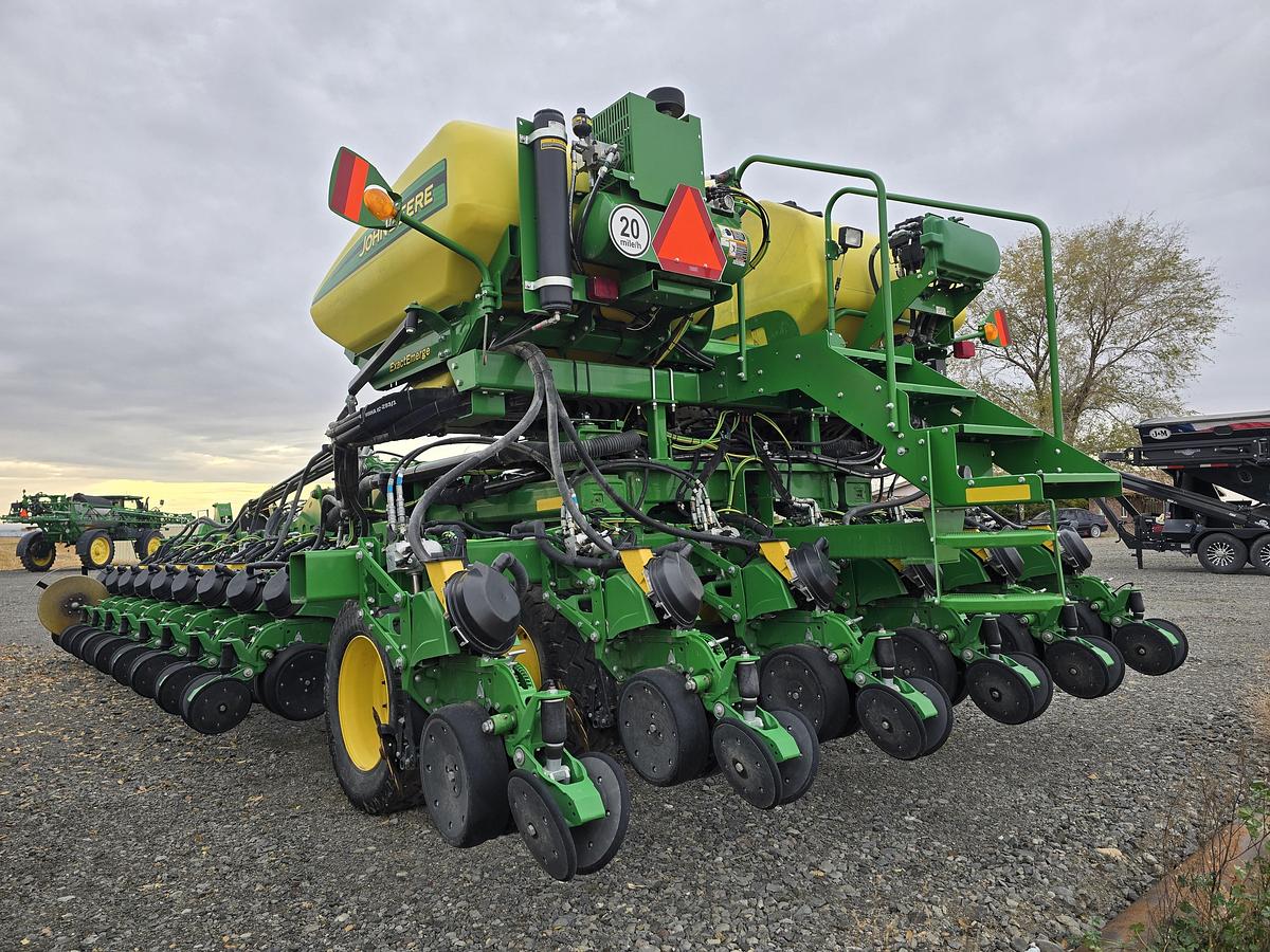 Used 2021 John Deere DB60 Planter - 24R30