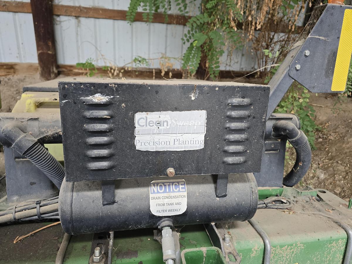 Used John Deere MaxEmerge XP 1700 Precision Planter - 8R30