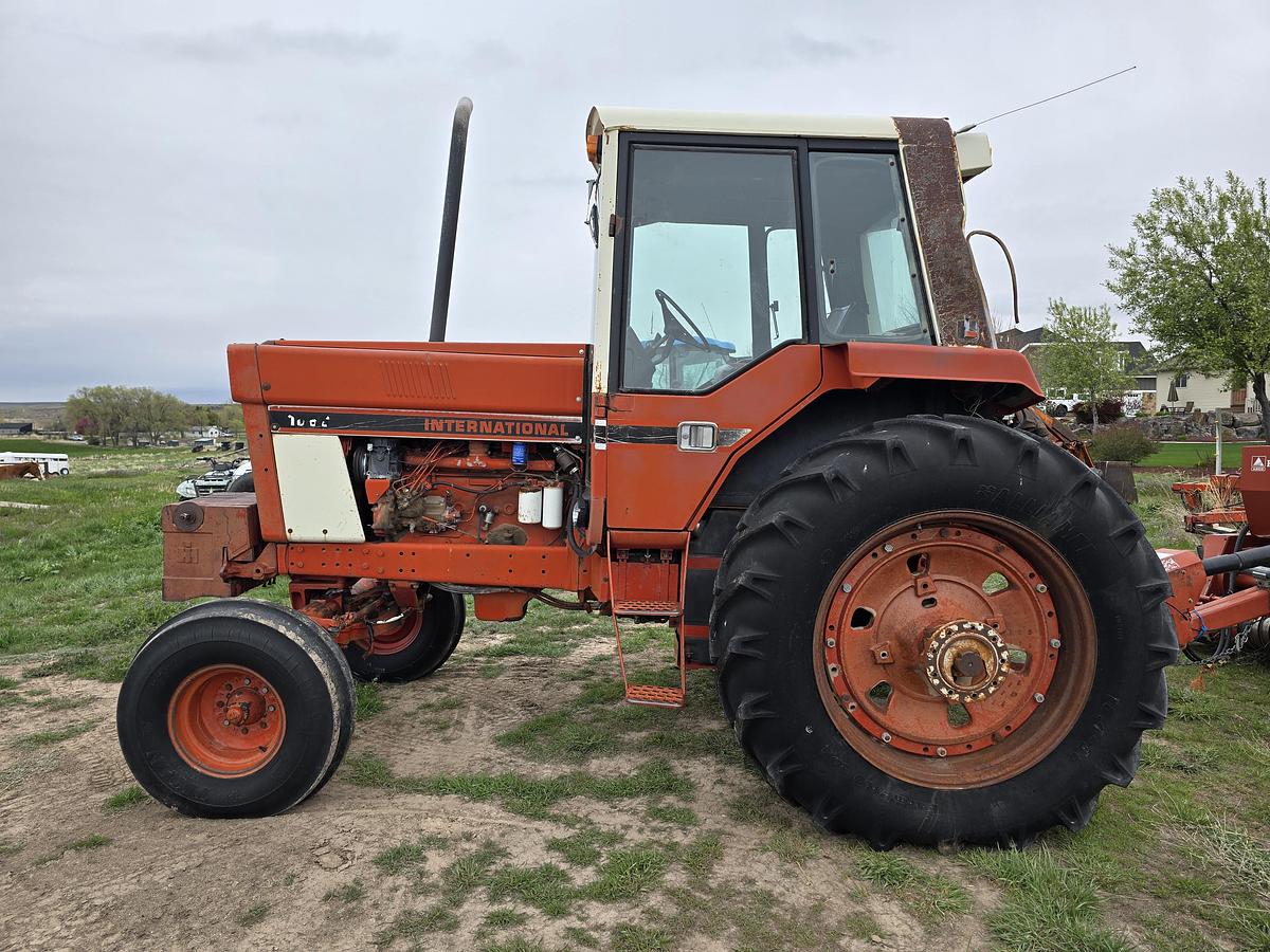 Used International 1086 Tractor