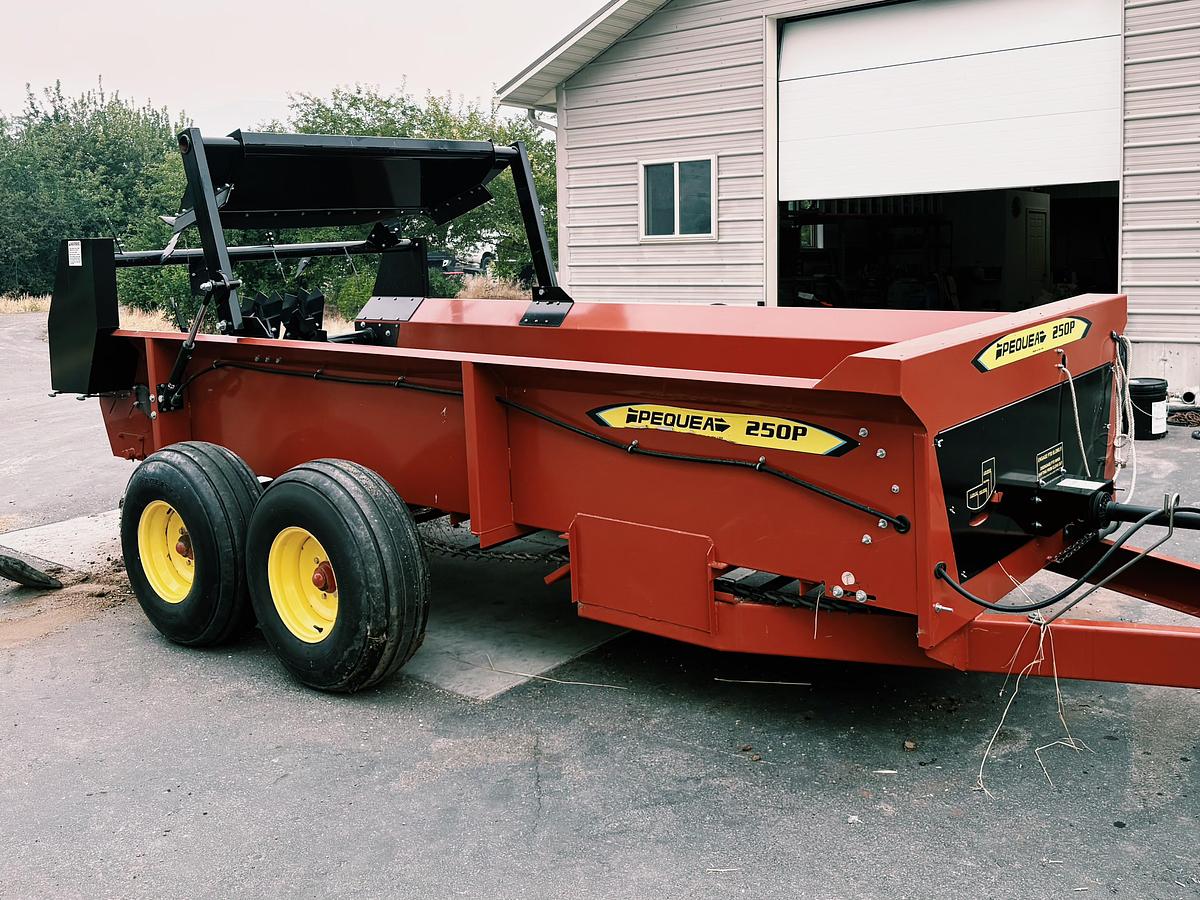 Used 2022 Pequea 250P Manure Spreader ** Like New **