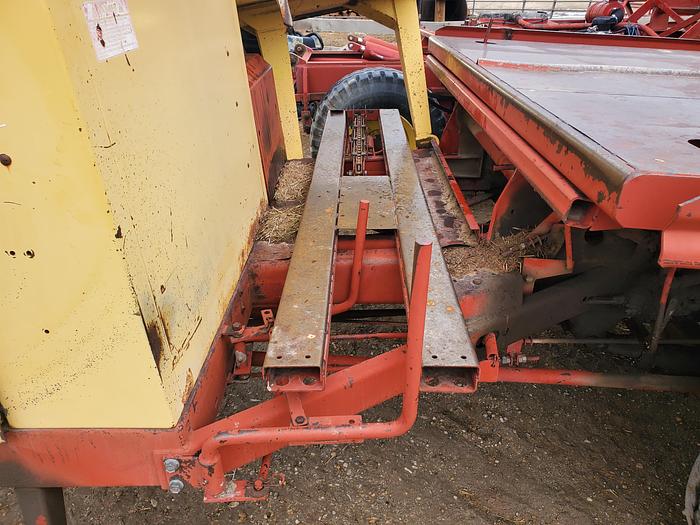 Used New Holland 1078 Balewagon